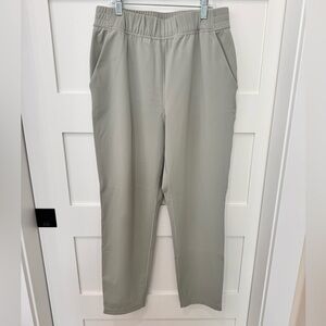 Aritzia Babaton Weekender Pants M